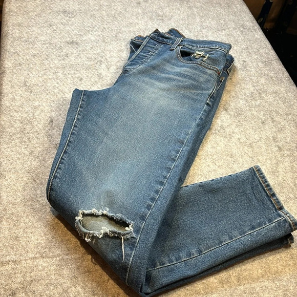 Levi's High Rise Women Jeans - Classic Denim - Picture 3 of 12